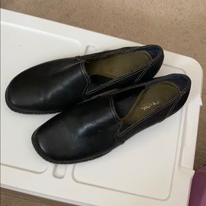 What’s What by Aerosole Black Leather wedge